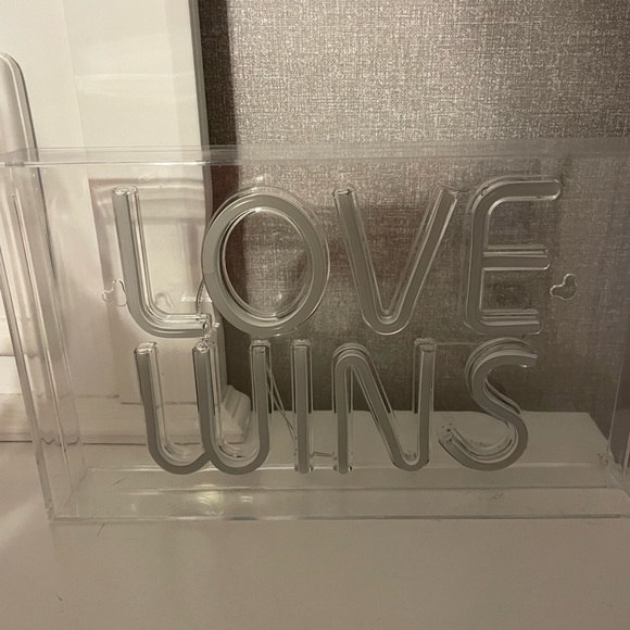 Neon sign can be sat like it is or hung up on the wall - Picture 2 of 2